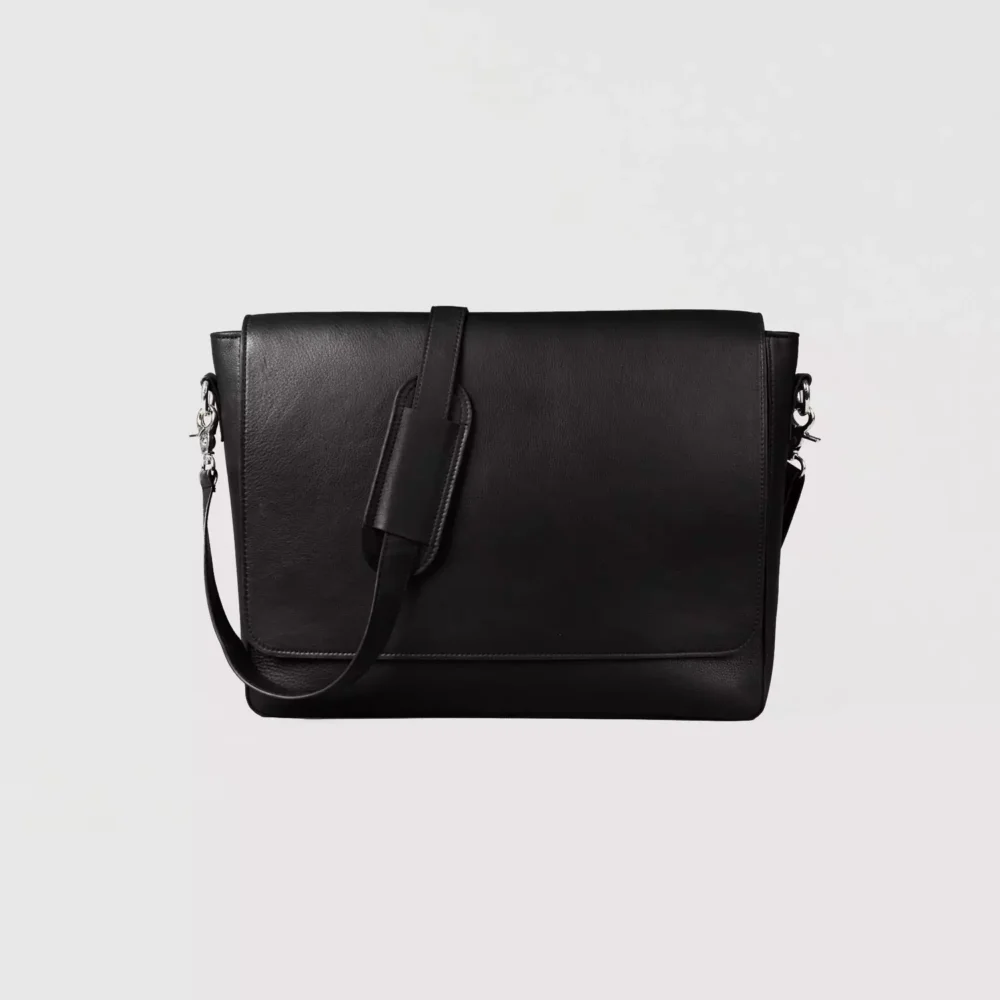 The Carismatico Black Leather Messenger Bag Gallery 5